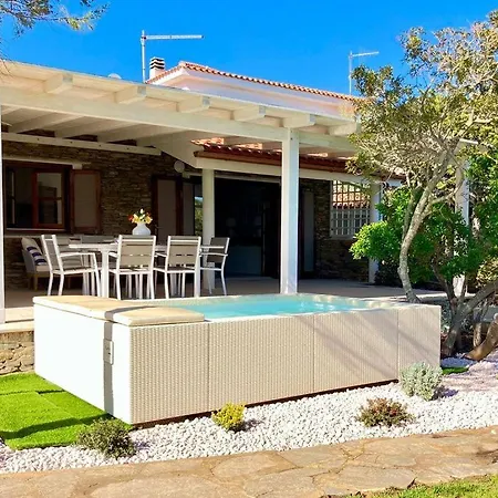 Con Piscina E Ampio Giardino Casa de Férias