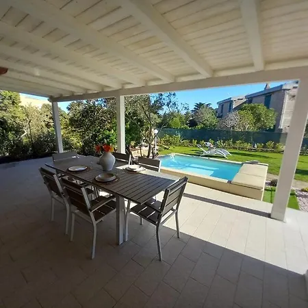 Con Piscina E Ampio Giardino * スティンティーノ