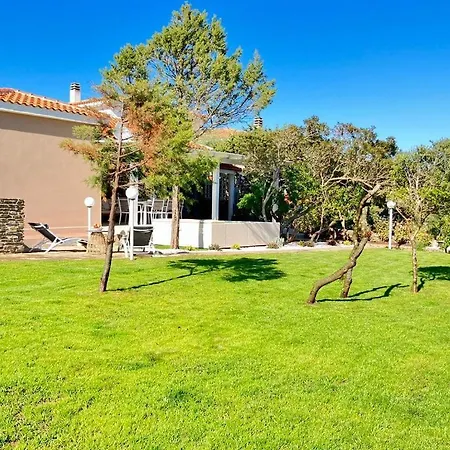 Con Piscina E Ampio Giardino スティンティーノ