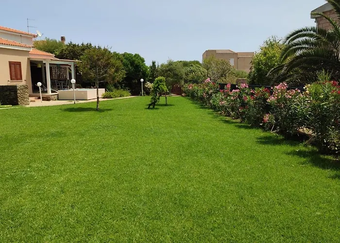 Дом отдыха Con Piscina E Ampio Giardino Стинтино