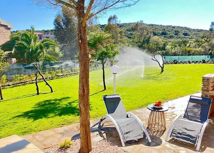 Con Piscina E Ampio Giardino *