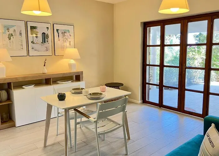 Con Piscina E Ampio Giardino * Стинтино